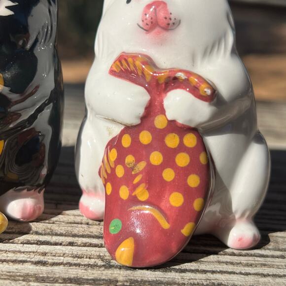 Vintage Clay Art Cat Salt & Pepper Shakers | 80s Whimsical Ceramic Kitchen Decor - Picture 14 of 16